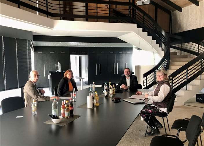 Arne Rössel, Sandra Weeser, Dr. Harald Werner und Ingrid Bodesheimer im Gespräch.  Foto: privat