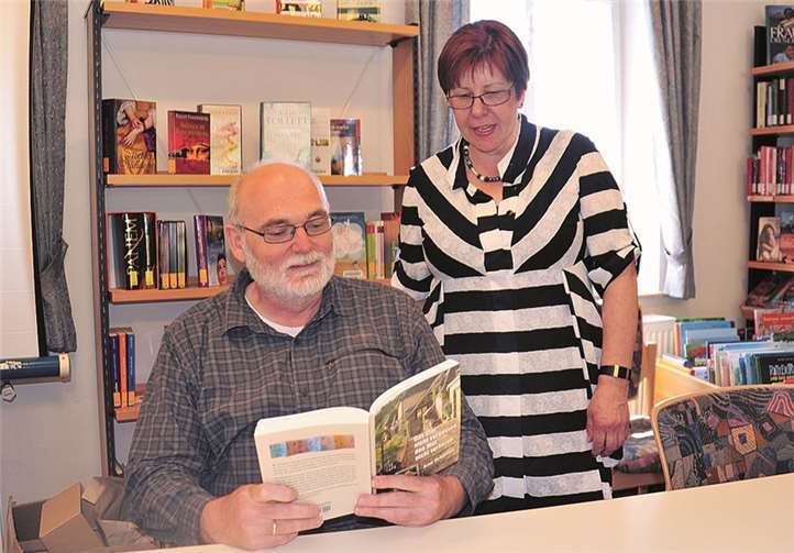 Arno Ockenfels las aus seinem Pilgertagebuch.