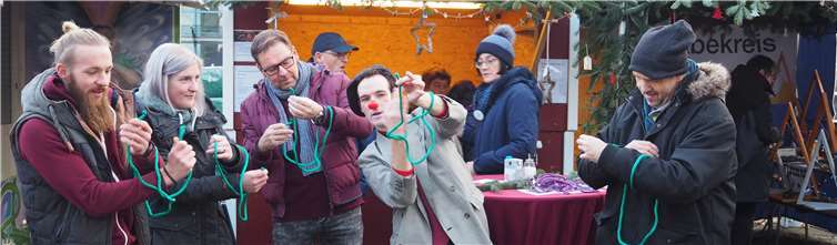 Arto der Clown am Stand des Lokalen Teilhabekreises „Polch verbindet“ in Polch.Fotos: Caritas Zentrum, Mendig