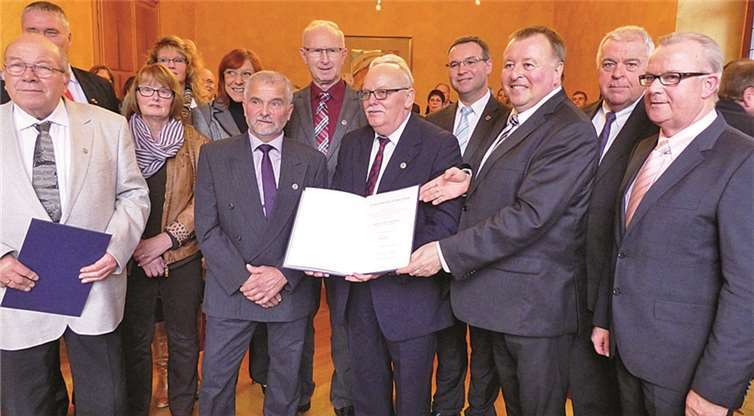 Artur Hollender, Werner Jüngling, Peter Patron und Georg Schikowski wurden für ihr bürgerschaftliches Engagement von Dr. Jürgen Pföhler ausgezeichnet.WM