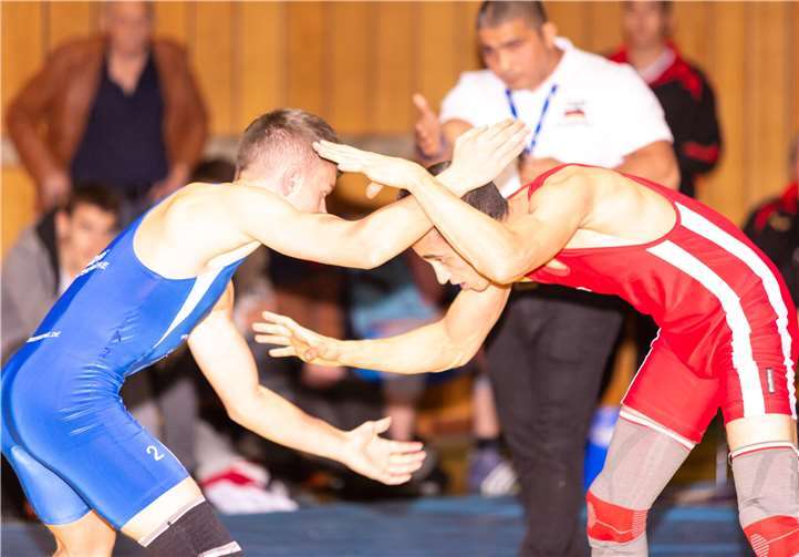 Asadullah Najibullah (rotes Trikot) im Kampf,Markus Hartenfels