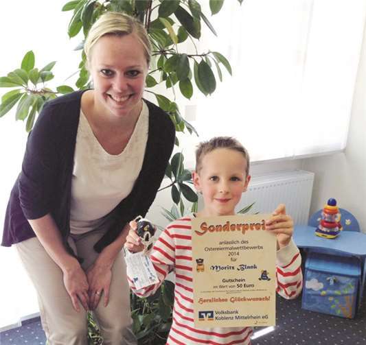 Astrid Israel gratuliert Moritz Blank zum Gewinn.Privat