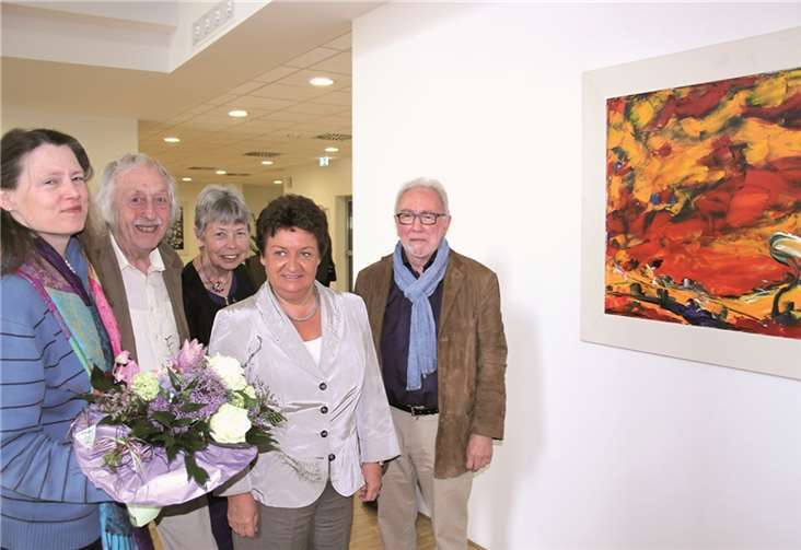 Astrid Roestenburg-Bäßler, Hubert Roestenburg, Agnes Boyden, Krankenhausoberin Therese Schneider und Dr. Bert Boyden (v.l.n.r.) bei der Midissage.privat