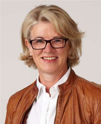 Astrid Schmitt freut sich über den Zuschuss zur Gemeindehalle. privat