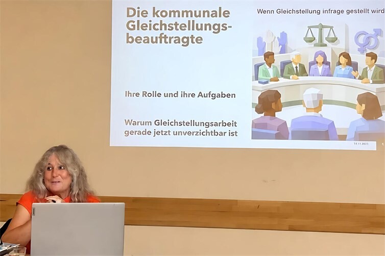 Astrid Thol bei ihrem Vortrag