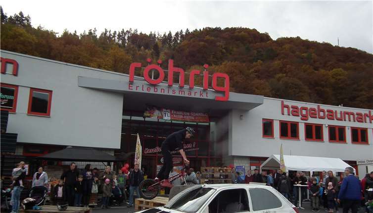 Atemberaubende Aktionen mit Fahrrad und Motorrad erlebten die Besucher bei der „Trial-Show“.