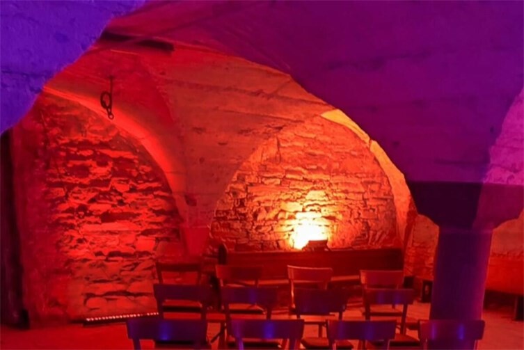 Spannende Lesung in der Krypta der St. Georgskirche Niederwerth 2026