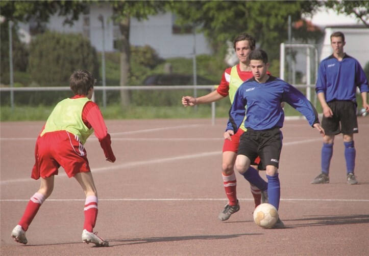 Atrit Islami (blaues Trikot) ließ in der Defensive nichts anbrennen. privat