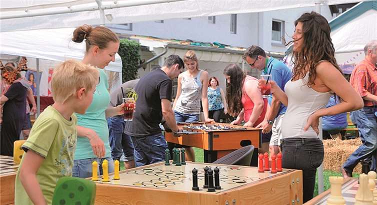 Attraktive Spielstationen zogen Klein und Groß gleichermaßen an. privat