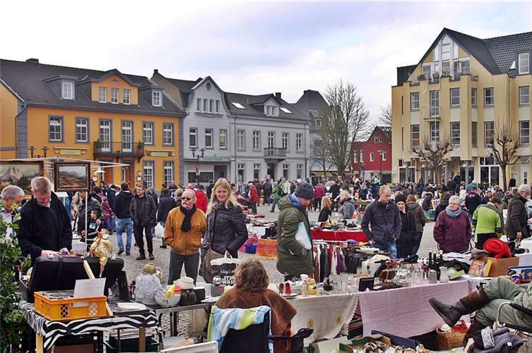 Au dem Flohmarkt am Kirchplatz war richtig was los. RÜ