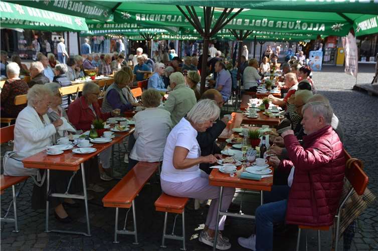 Auch 2022 war der Seniorennachmittag am Stein- und Burgfest ein voller Erfolg.  Foto: Jacqueline Blang/ Stadt Mayen