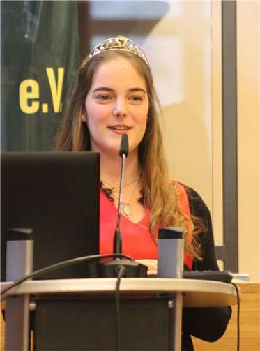 Auch Ahrweinkönigin Eva Lanzerath überbrachte ein Grußwort.