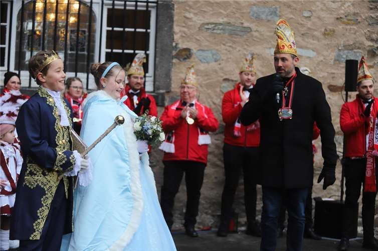 Auch Andernachs Oberbürgermeister Christian Greiner gratulieret zu Proklamation. Fotos: WAMFO.DE