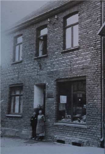 Auch Backsteinbauten hatte es seinerzeit in Villip gegeben. Manche sind bis heute erhalten.Fotos: Heimatverein, Repro CEW