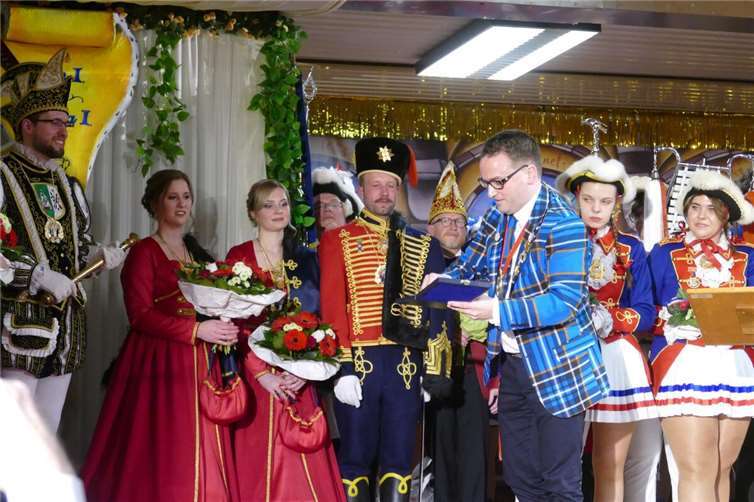 Auch Bürgermeister Marcel Caspers mischte auf der Bühne mit.