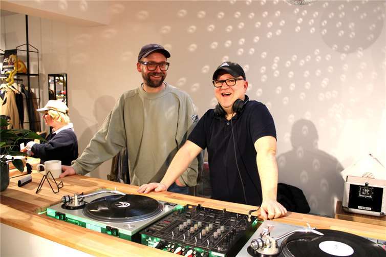 Auch DJ-Sounds gab es bei Winterbunt, wie hier beim „Kiosk“ in Ahrweiler.