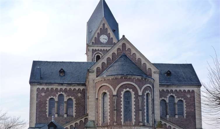 Auf den Spuren des Heiligen Martin Auch Engers hat eine beeindruckende Kirchemit dem Namen St. Martin.