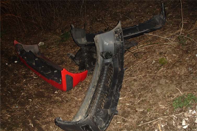 Auch Fahrzeugteile befanden sich unter dem Unrat.