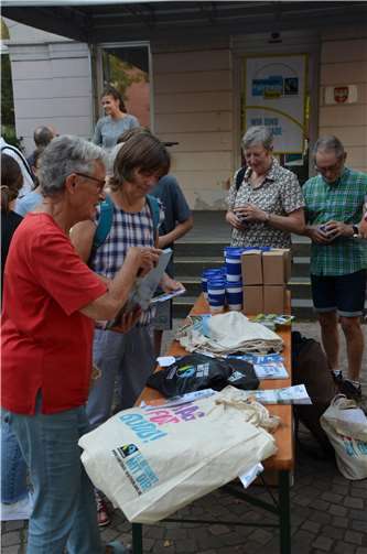 Auch Fairtrade-Produkte konnten bei der Preisverleihung erworben werden. Foto: Stadt Remagen