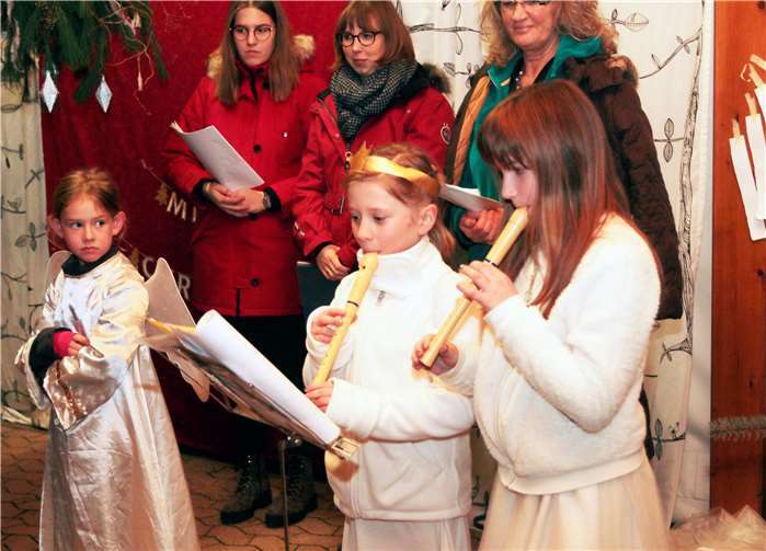 Auch Flötenmusik erklang in Niederadenau.