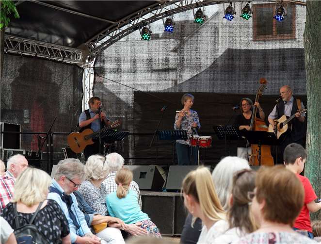 Auch Folkfreunde kamen auf ihre Kosten. Die Band Saitenspinner schufmit ihrem breiten Repertoire eine ganz besondere Atmosphäre auf der Baare-Bühne.