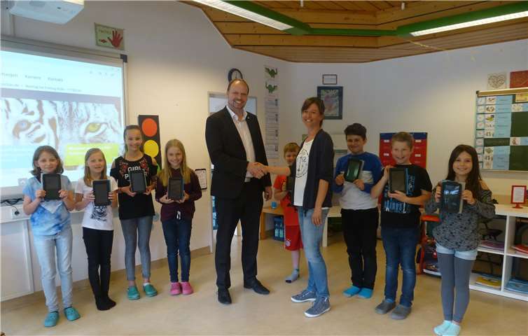 Auch Heidi Wiesmann, Klassenlehrerin der Klasse 2b, freute sich über die großzügige Spende. Privat