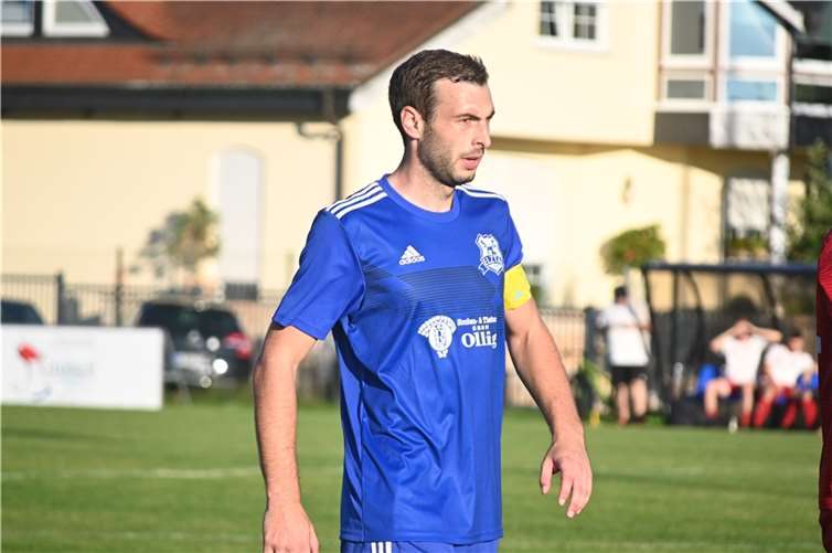 Auch Kapitän René Durben verlieh der Defensive der SG Maifeld-Elztal nicht die nötige Sicherheit. Fotos: SK