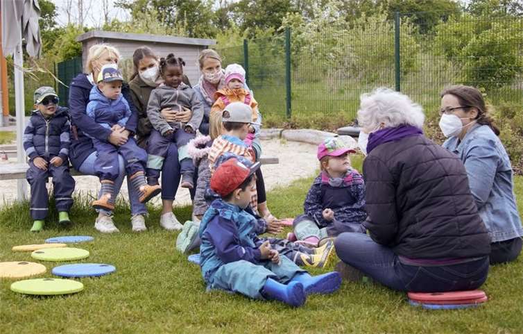 Auch Kinder der Kindertagesstätte „Höhenzwerge“ beteiligten sich. Fotos: privat