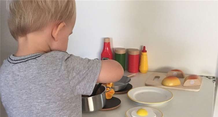 Auch Kinder haben Spaß am Kochen und können helfen.Privat