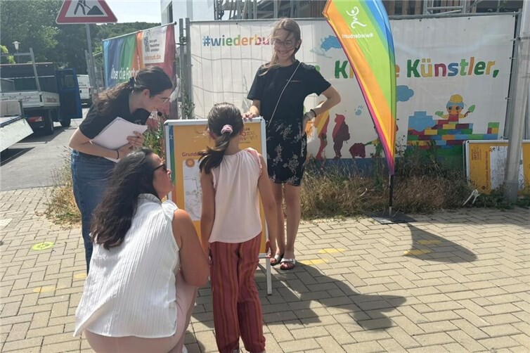 Auch Kinder sollen sich über die Fortschritte des Wiederaufbaus informieren können. 
