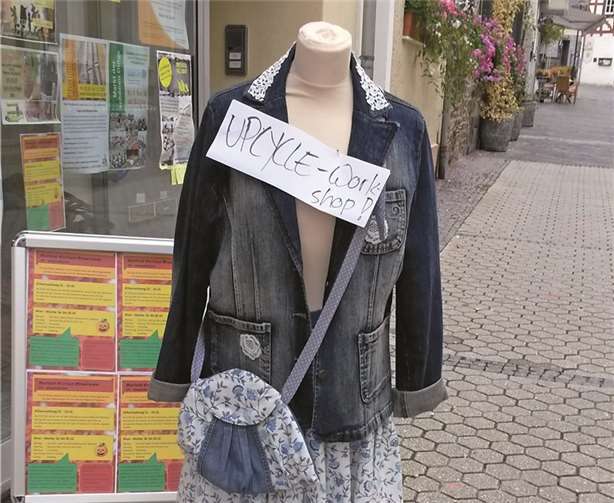 Auch Kleidungsstücke wurden im Upcycle-Workshop aufgewertet.