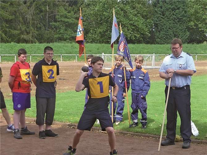 Auch Kugelstoßen gehörte zu den Disziplinen beim Erringen der Leistungsspange.