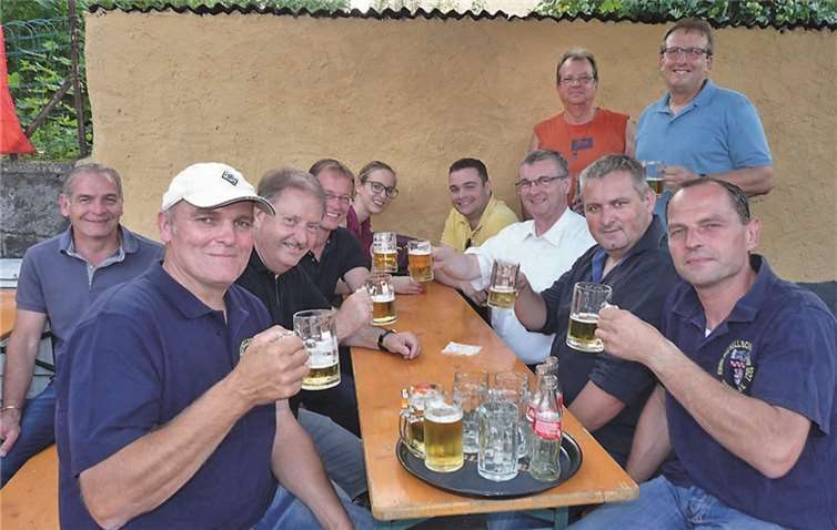 Auch Landrat Dr. Alexander Saftig hatte es sich nicht nehmen lassen, mit einigen Parteifreunden ein Bierchen auf der Festmeile zu genießen. SF