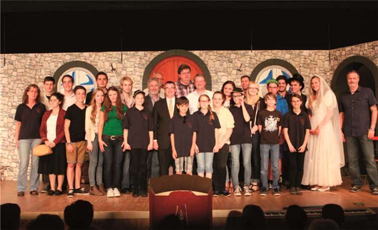 Auch Landrat Dr. Saftig und Bürgermeister Bruno Seibeld erlebten gemeinsam mit Ortsbürgermeister Gietzen die letzte Vorstellung.  privat