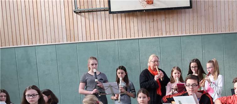 Auch Lenas Gitarren- und Flötenkinder erhielten viel Beifall.privat