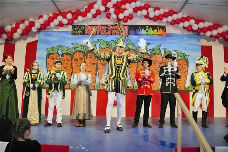 Auch Michael II., Prinz in der Sinziger Kernstadt, gab sich gern mit Gefolge die Ehre im Westumer Murrepalast.