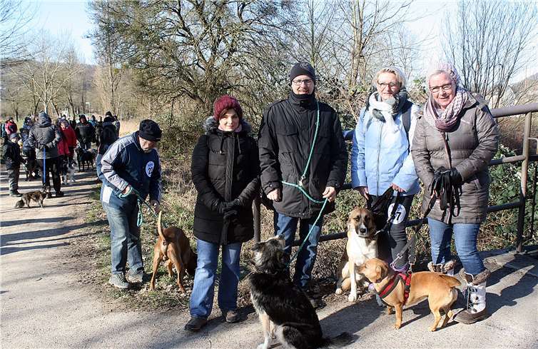 Auch Mitarbeiter und Hunde aus dem Tierheim Remagen waren am Start.