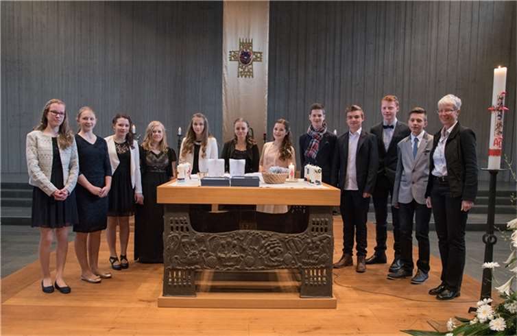 Auch Nannae Berger, Sonja Dickopf, Alina Skok, Eleonora Slivinskiy, Jessica Asmus, Alessia-Luana Unkels, Charleen Theisen, Niels von Sanden, Kevin Meurer und Marius Hoppe wurden konfirmiert.