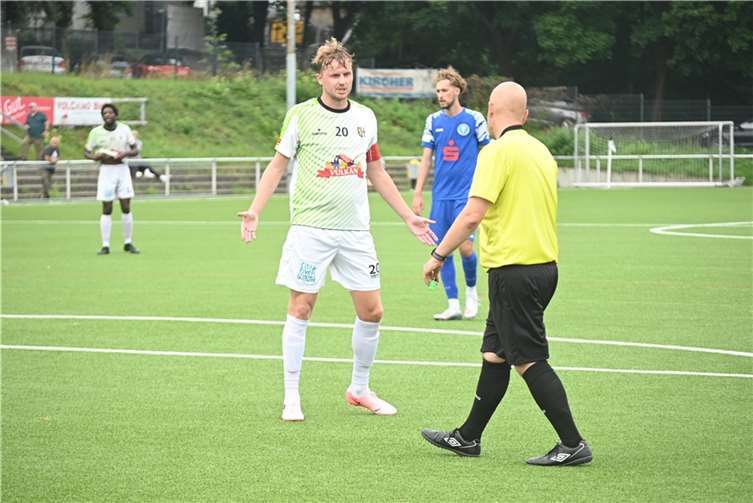 Auch Niklas Heinemann leistete sich den Luxus, einen Foulelfmeter zu verschießen.  Foto: SK