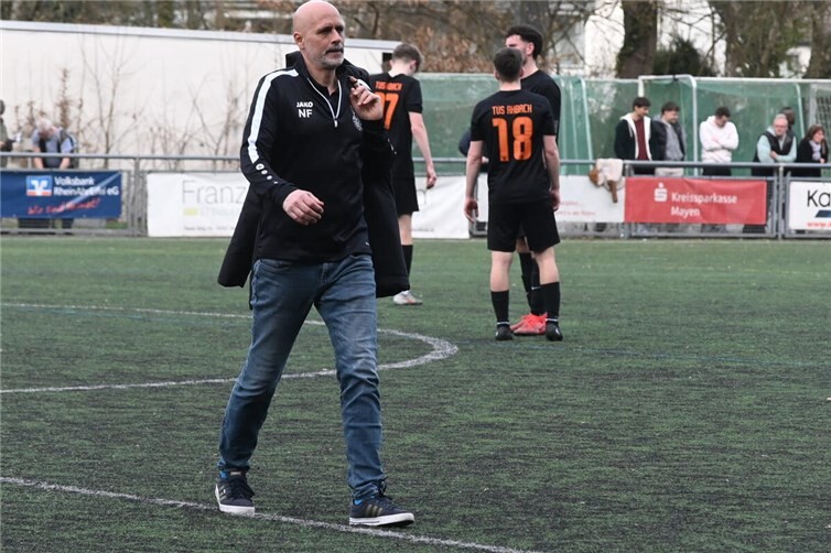 Auch Niko Foroutan, der Sportliche Leiter des TuS Mayen, hatte sich den Tag sicherlich anders vorgestellt. (SK)