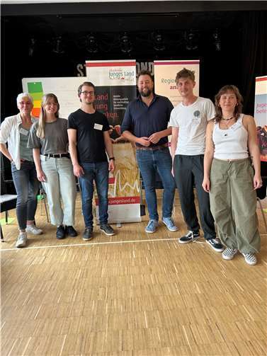 Auch Oberbürgermeister Lennart Siefert besuchte den Workshop, der am 20. Juni im JUKZ stattfand. Am 4. Juli können alle Interessierten ins Jugendkulturzentrum zur Ergebnispräsentation kommen.  Foto: Eva Dreiser / Stadtverwaltung Lahnstein