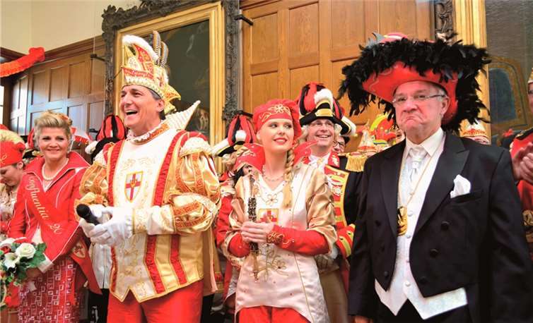 Auch Prinz Markus lachte über den neuen Hut des Oberbürgermeisters.  HEP