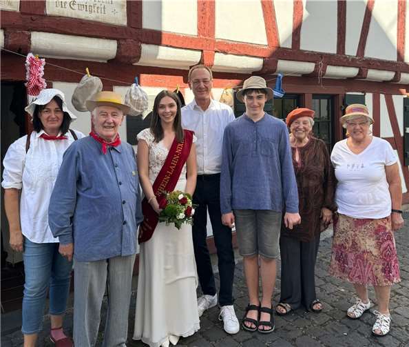 Auch Rhein-Lahn-Nixe Sarah I. besuchte das Stadtmauerhäuschen. Foto: Julia Jaeger