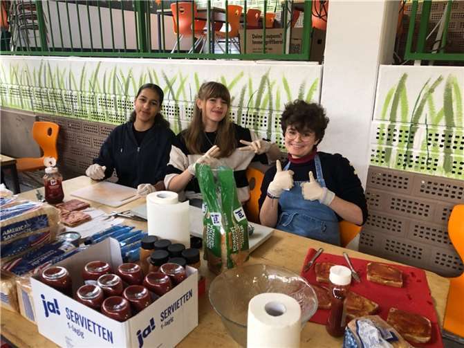 Auch Sandwiches gab es beim Tag der offenen Tür am Megina Gymnasium in Mayen.  Foto: privat