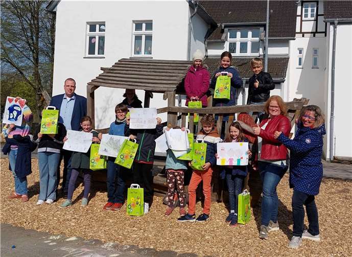 Auch Schülerinnen und Schüler der KGS Villip wurden geehrt.  Foto: KGS Villip