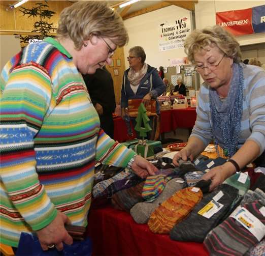 Auch Selbstgestricktes war der Renner.