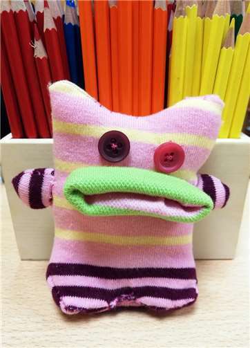 Auch Socken-Fresser-Monster wurden gemeinsam genäht.