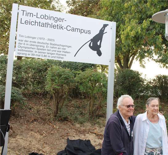 Auch Tim Lobingers Eltern, Martina und Hans-Joachim Lobinger waren zur Feierstunde gekommen.