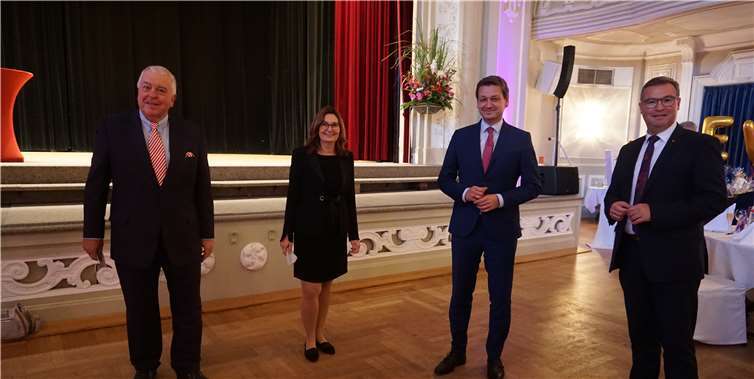 Auch Vertreter von Bund und Land gratulieren: Guido Ernst, Mechthild Heil, Christian Baldauf und Horst Gies.