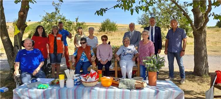 Auch Welling hat eine neue Bank für die Senioren.